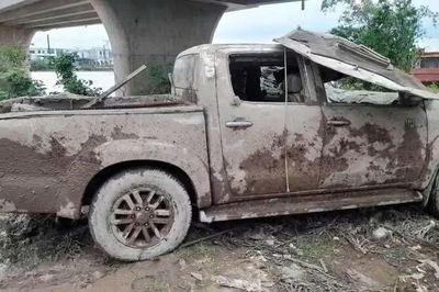Vĩnh Long: Phát hiện ô tô dưới kênh Chẹt Sậy, bên trong có xương người
