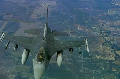 Tiêm kích F-16 rơi ở Mỹ, phi công thoát nạn