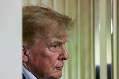 Tổng thống Trump cân nhắc 'bước ngoặt quan trọng' trong cuộc chiến với Iran