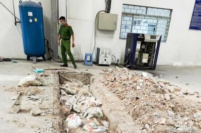 Chôn gần 48 tấn chất thải trong nhà xưởng, nhà xe của công ty