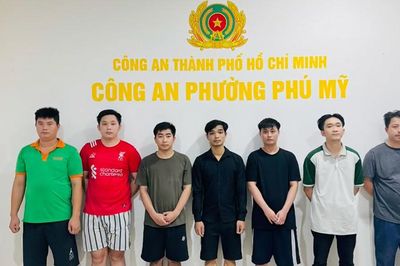 Bắt 7 người hỗn chiến khi xem bóng đá ở quán nhậu