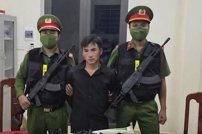 Đối tượng buôn ma túy chống trả quyết liệt khi bị cảnh sát vây bắt