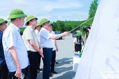 Phó Chủ tịch UBND tỉnh Phùng Thành Vinh kiểm tra, xem xét các dự án, cụm công nghiệp ở phía Bắc tỉnh