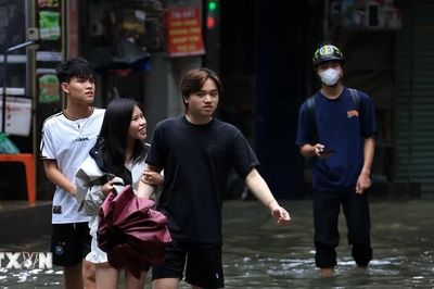 Hà Nội: Nhiều điểm ngập đã rút hết nước, giao thông đi lại bình thường