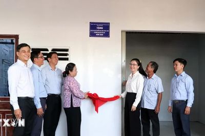 Bàn giao nhà cho con đẻ người hoạt động kháng chiến bị nhiễm chất độc hóa học