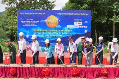 'Trăng thu Biên cương': Mang Trung thu đến với quân, dân nơi biển đảo tiền tiêu Tổ quốc.
