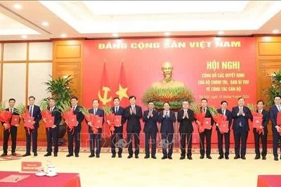Công bố Quyết định của Bộ Chính trị, Ban Bí thư về công tác cán bộ