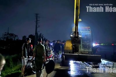 “Trắng đêm” xử lý sự cố vỡ đập tràn tại Trạm bơm Nga Thiện