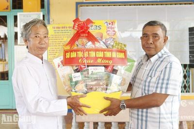 Thăm, chúc mừng 2 họ đạo Cao Đài nhân Lễ hội Yến Diêu Trì Kim Mẫu