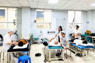 Kiên trì luyện tập phục hồi chức năng sau đột quỵ