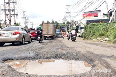 Đường Nguyễn Huệ xuống cấp, người dân phường Bình Phước mong sớm được sửa chữa