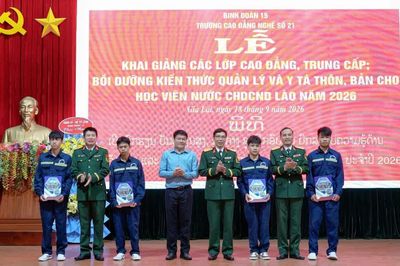 Khai giảng các lớp cao đẳng, trung cấp dành cho học viên Lào