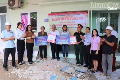 Phường Tây Nha Trang bàn giao nhà sửa chữa cho 2 gia đình người có công với cách mạng