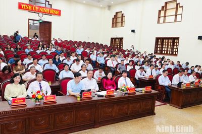 Công bố các quyết định của Ban Chấp hành Đảng bộ tỉnh và Ban Thường vụ Tỉnh ủy về công tác tổ chức, cán bộ