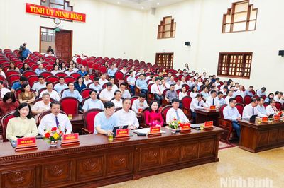 Hội nghị nghiên cứu, học tập, quán triệt các nghị quyết, chỉ thị của Bộ Chính trị