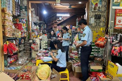Phát hiện nhiều hàng hóa không rõ nguồn gốc, xuất xứ