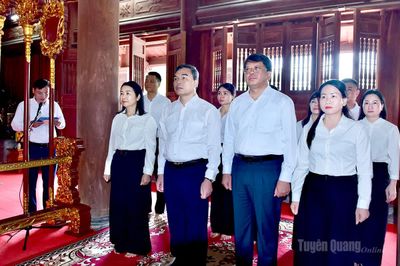 Dâng hương tưởng nhớ nhân kỷ niệm 137 năm Ngày sinh Cụ Bùi Bằng Đoàn