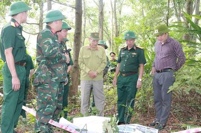 Khảo sát, xác minh thông tin mộ liệt sĩ tại bắc đèo Hải Vân