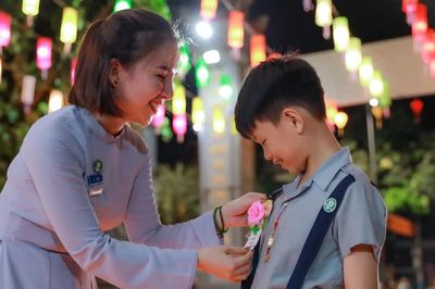 Thơ Trần Quê Hương: Bên triền thương yêu