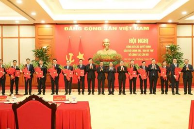 Công bố 12 quyết định của Bộ Chính trị, Ban Bí thư về công tác cán bộ