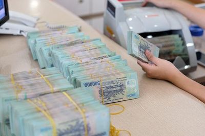 Tiền gửi vào ngân hàng tiếp tục lập đỉnh