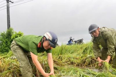 Công an Thanh Hoá bám tuyến xung yếu, ngăn dòng lũ dữ