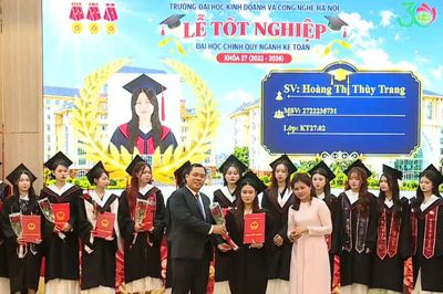 HUBT trao bằng tốt nghiệp hơn 600 cử nhân kế toán