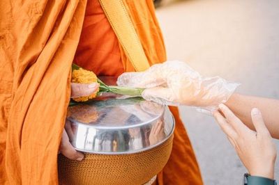 Phân biệt cúng dường
