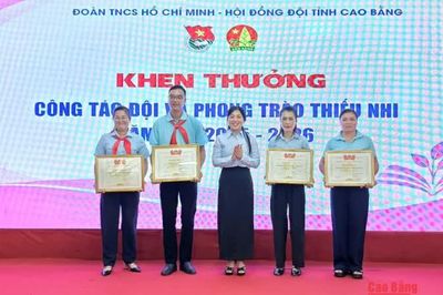 4 tập thể, cá nhân nhận bằng khen có thành tích xuất sắc trong công tác Đội và phong trào thiếu nhi