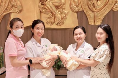 Thai phụ 19 tuổi xin bác sĩ mở nhạc Doremon khi can thiệp cứu song thai