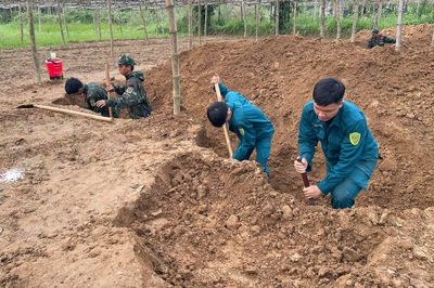 Phát hiện hài cốt liệt sĩ cùng vỏ đạn tiểu liên AK ở Hội An