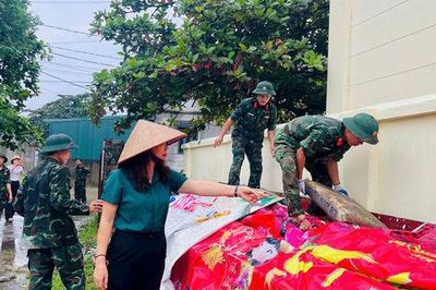 Trường học Hà Nội linh hoạt tổ chức dạy học tại vùng còn ngập