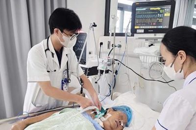 Cụ bà 71 tuổi nguy kịch sau khi bị gai hoa giấy đâm vào chân