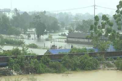 Hà Nội: Nước lũ sông Bùi, sông Tích vượt báo động III, khẩn trương sơ tán dân, cung ứng kịp thời thực phẩm, thuốc men