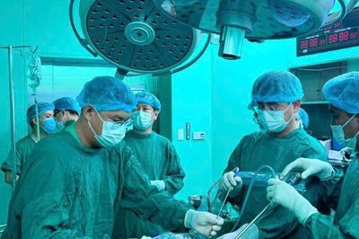 Cùng là ca bệnh khó, vì sao người được chuyển tuyến, người được mổ tại chỗ?