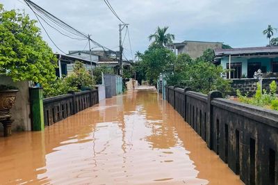 Diễn biến mới nhất về đợt mưa lớn ở Trung Bộ, lũ trên các sông đang rất cao