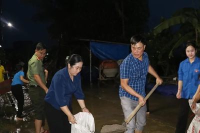 Nỗ lực giữ đê sông Bùi và ca trực chưa có hồi kết