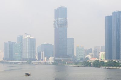 Bầu trời TP.HCM mờ đục, ngay cả khi có nắng