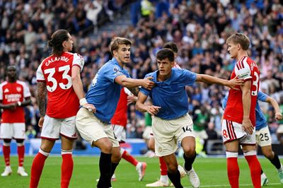Arsenal thua sốc ở Premier League