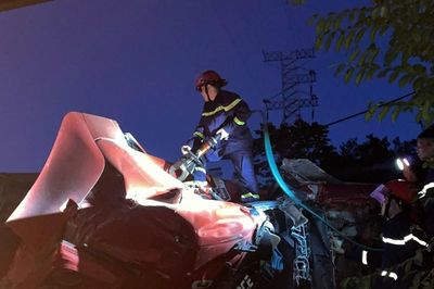 Xe đầu kéo lật trên Quốc lộ khiến 3 người tử vong ở Cao Bằng
