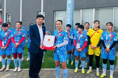 Tổng Lãnh sự quán Việt Nam tại Osaka và cộng đồng người Việt tại Kansai gặp mặt Đội tuyển nữ Việt Nam