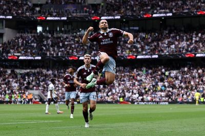 Thua Aston Villa, Tottenham rơi xuống nhóm 'cầm đèn đỏ'