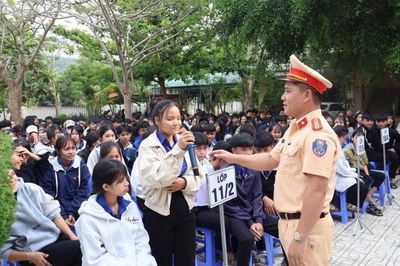 Giữ bình an trên những nẻo đường đến trường