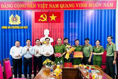 Khen thưởng Công an phường An Khê về thành tích nổi bật trong cao điểm 45 ngày đêm