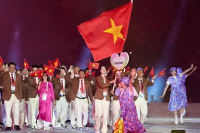 Ngọn lửa ASIAD 2026 bừng sáng, thể thao Việt Nam rạng rỡ trong ngày khai hội