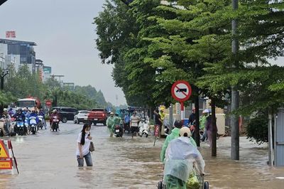 Cách ứng phó khi phải di chuyển ở đoạn đường bị ngập sâu