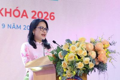 Cô Hiệu trưởng giao 'bài tập về nhà' cho hơn 4.000 tân sinh viên