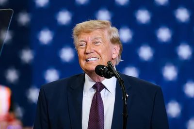 Tổng thống Mỹ Donald Trump cấm ba hãng tin lớn vào Nhà Trắng
