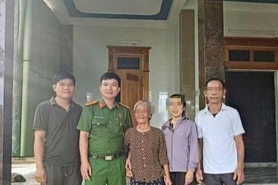 Giúp cụ bà đi lạc trên đồi cát ở Quảng Trị trở về với gia đình