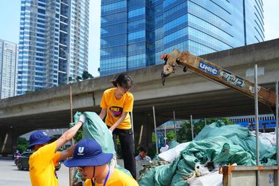 Thu gom 1,7 tấn rác thải nhựa sinh hoạt trong Ngày Dọn rác Thế giới tại Hà Nội